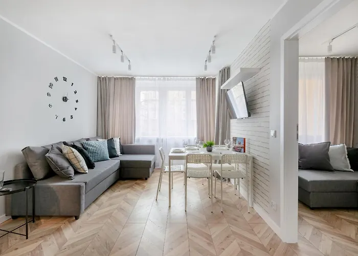 Beautiful Apartment With Balcony For 6 People In Cracow By Noclegi Renters