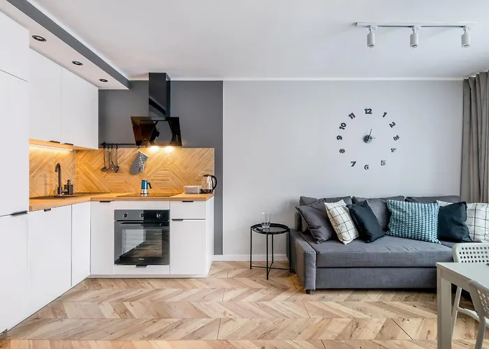 Beautiful Apartment With Balcony For 6 People In Cracow By Noclegi Renters