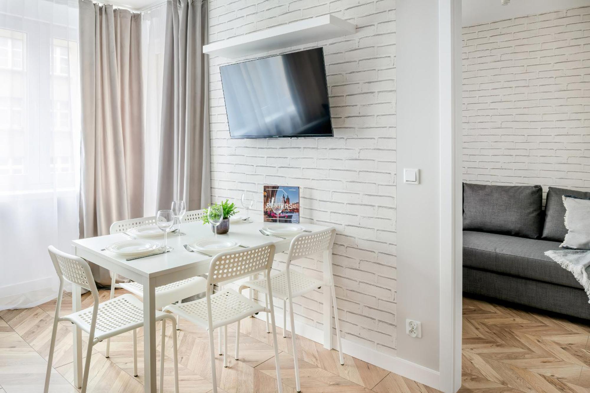 Beautiful With Balcony For 6 People In Cracow By Renters Apartment Krakow